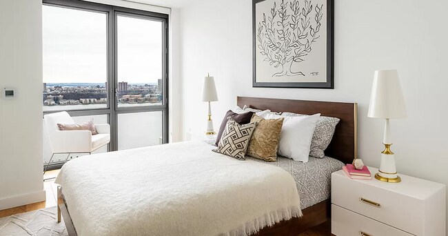 Building Photo - 608 W 57th St