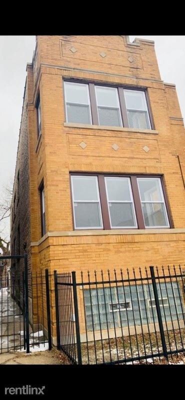 Building Photo - 3 br, 1 bath Condo - 4236 W Grenshaw St