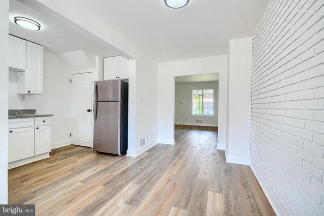 Building Photo - 2204 Redthorn Rd