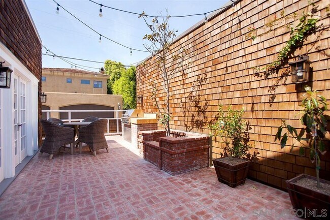 Building Photo - 1124 G Ave