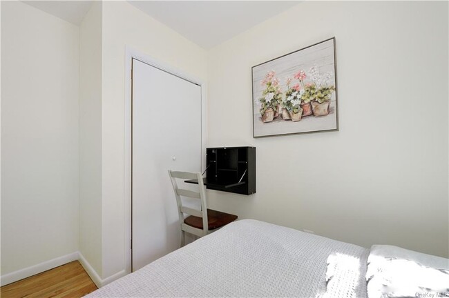 Building Photo - 356 W 37th St