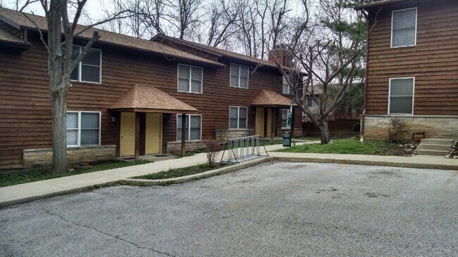 Foto del edificio - 2 Bedroom, 1.5 bath Townhouse: Cedar Grove...