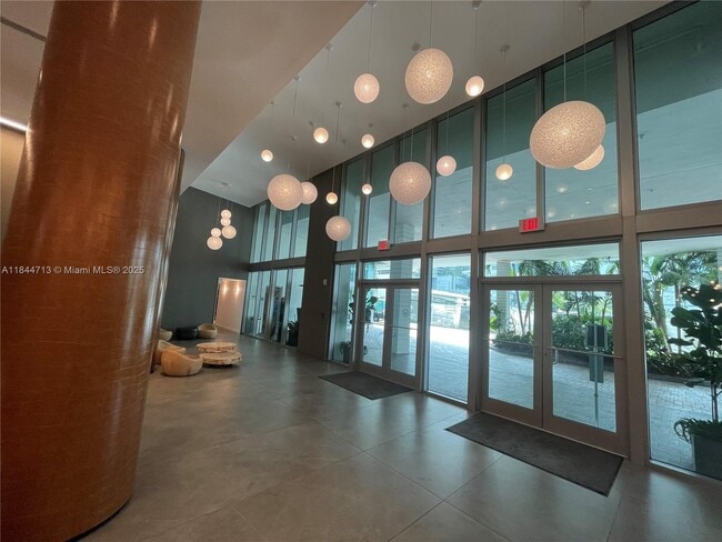 Building Photo - 350 S Miami Ave