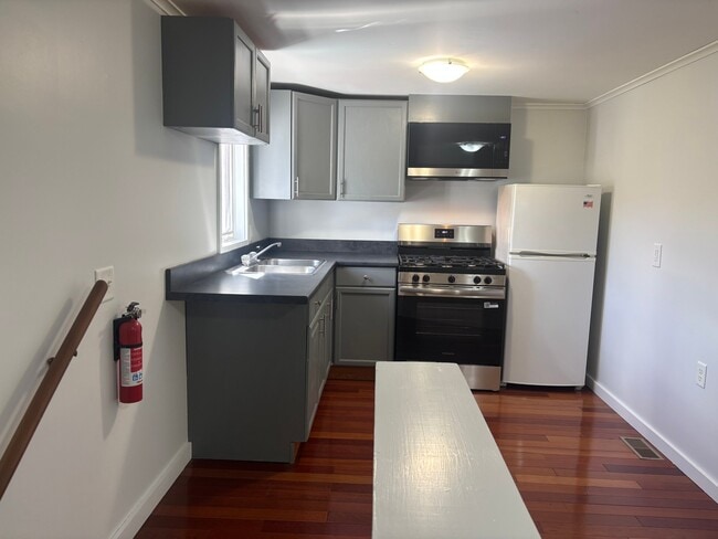Building Photo - 975 Sanders Cir