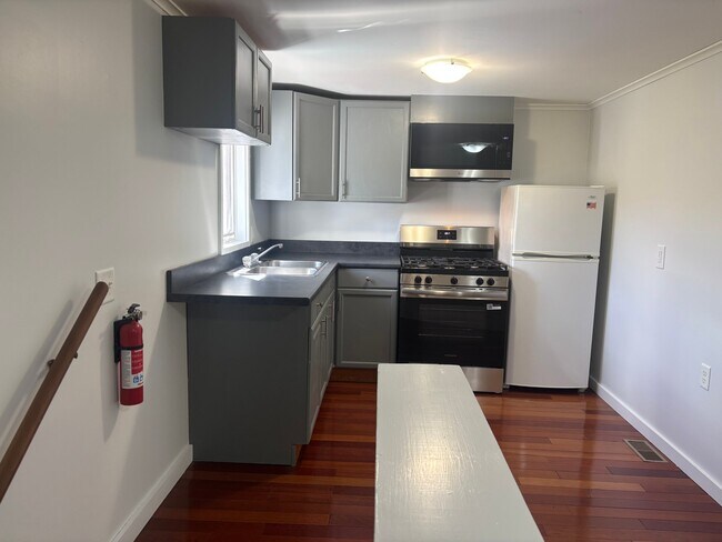 Foto del edificio - 975 Sanders Cir