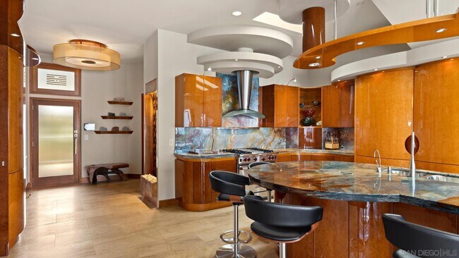 Foto del edificio - 205 S Helix Ave