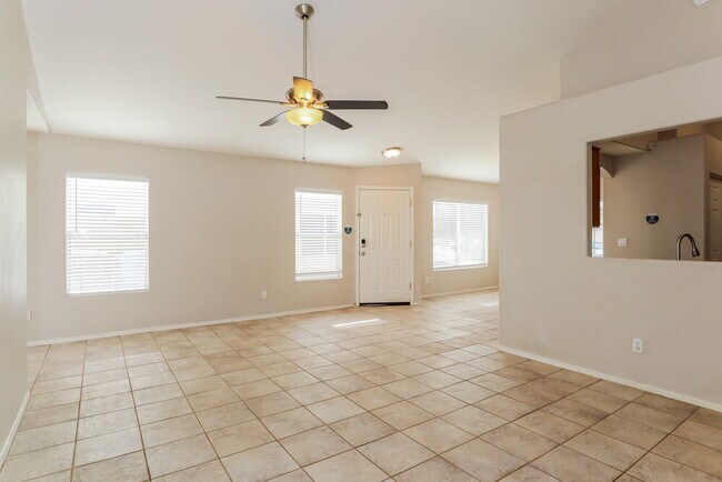 Building Photo - 2214 E Aire Libre Ave