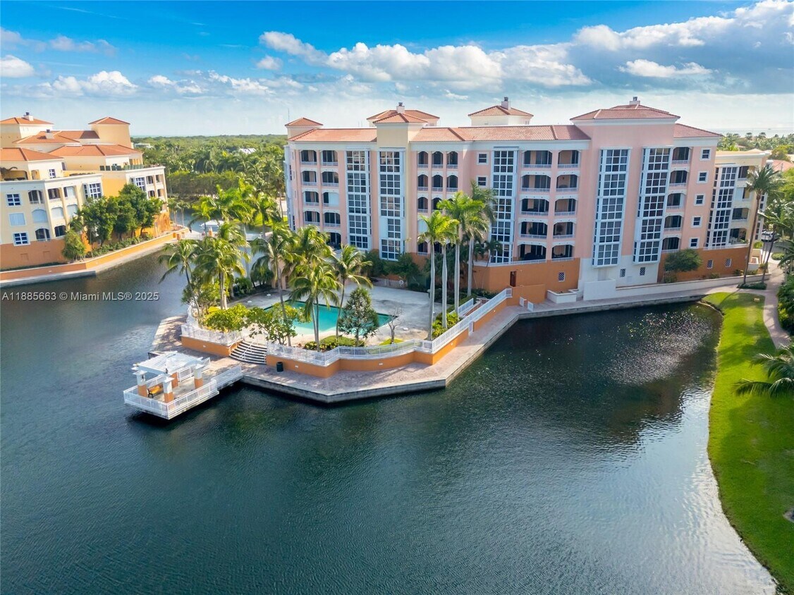 Foto principal - 737 Crandon Blvd