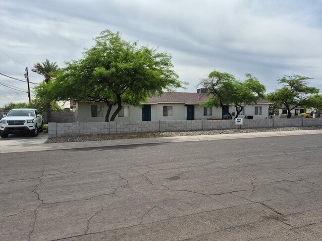 Building Photo - 2504 E Mobile Ln