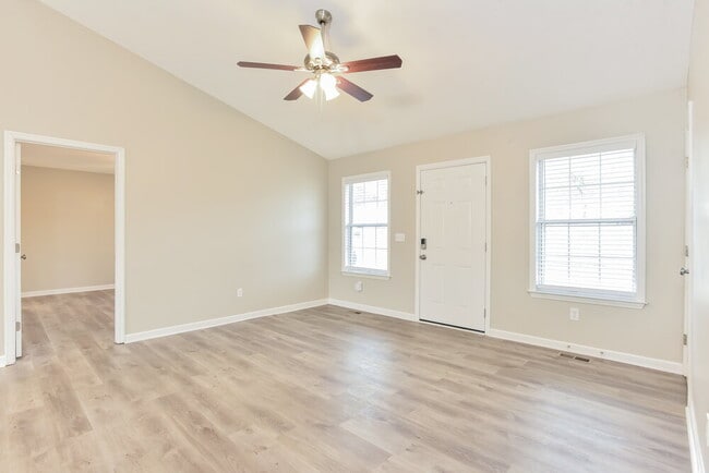 Foto del edificio - 403 Trailsend Ct