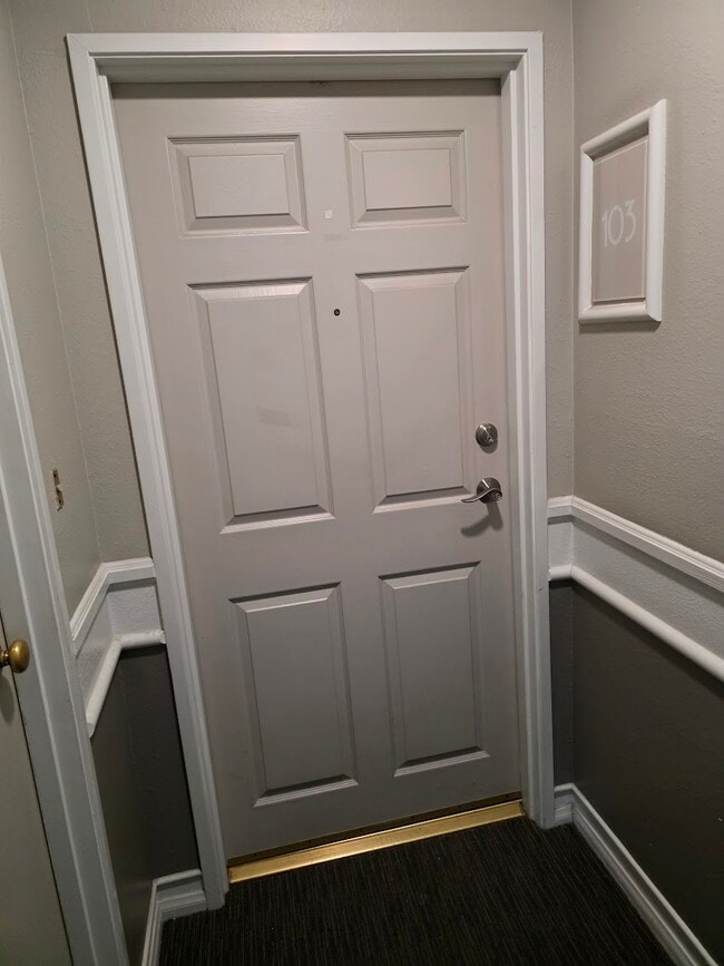 Building Photo - 1250 S Westgate Ave