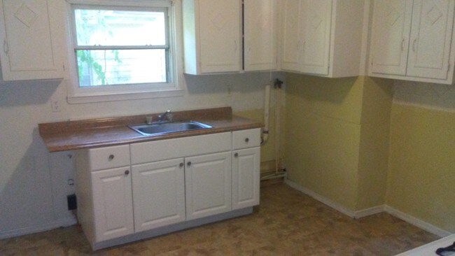 Building Photo - 86 Waterville St