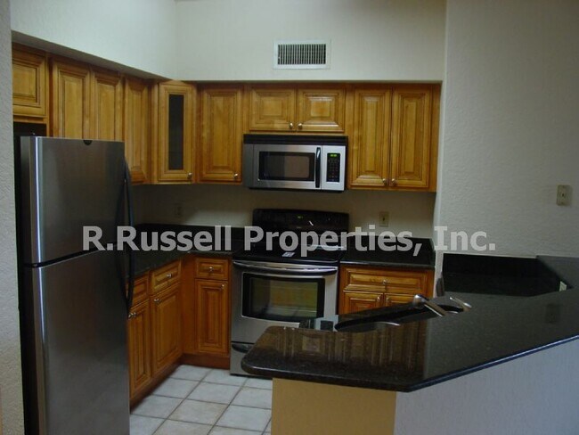 Building Photo - 832 Camargo Way