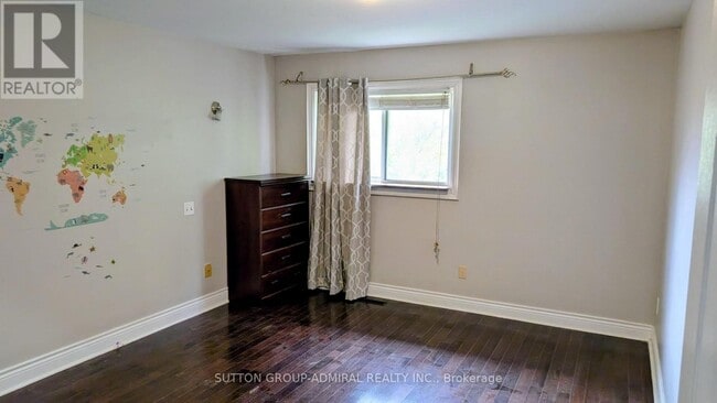 Building Photo - 214 Park Lawn Rd