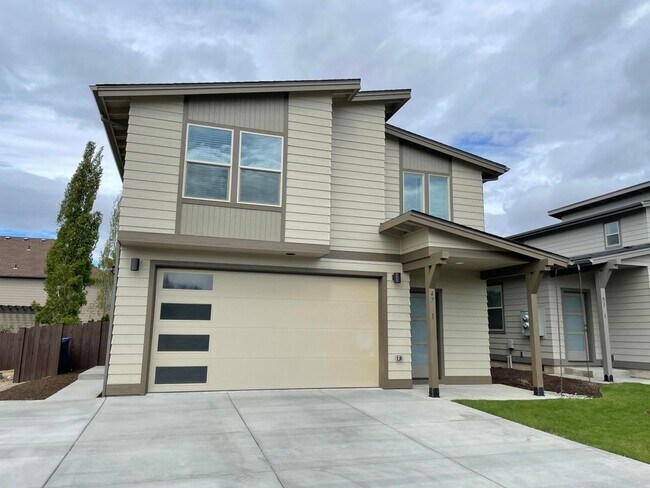 Foto del edificio - Beautiful 3-Bedroom, 2-Bath Home in La Pine, OR