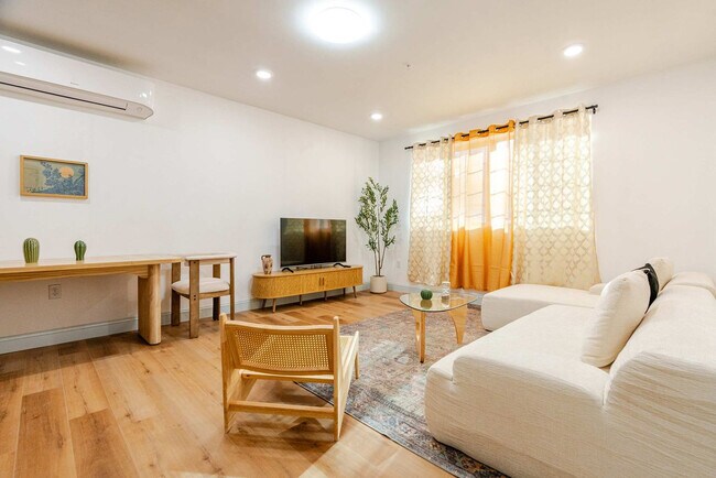 Foto del edificio - 1384 Ridge Ave