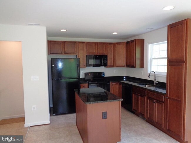 Building Photo - 23194 Westwood Ct