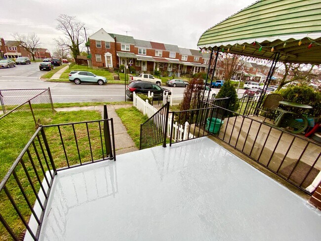 Foto del edificio - Charming 2 Bedroom/1 Bathroom Townhome in ...