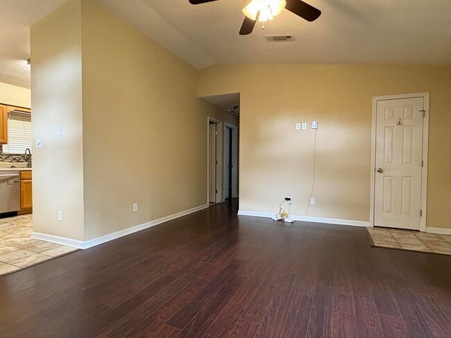 Building Photo - 733 Livingston Ct