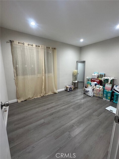 Foto del edificio - 326 E 1st St
