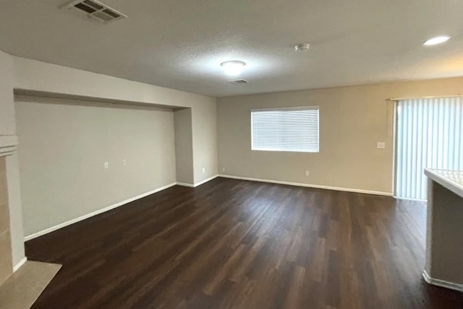 Foto del edificio - 45317 Stadium Ln