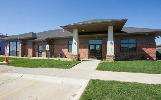 Clubhouse - The Summit at Sunnybrook Village