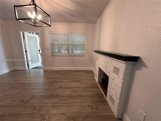 Foto del edificio - 1733 SW 13th St