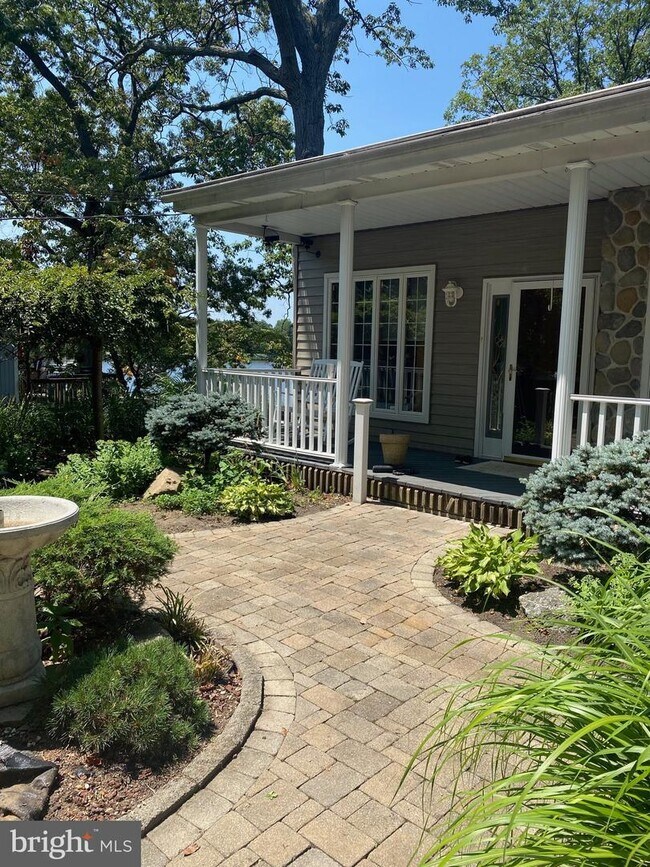 Foto del edificio - 762 Oak Grove Cir
