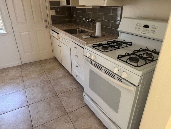 Foto del edificio - 232 Warren Ave