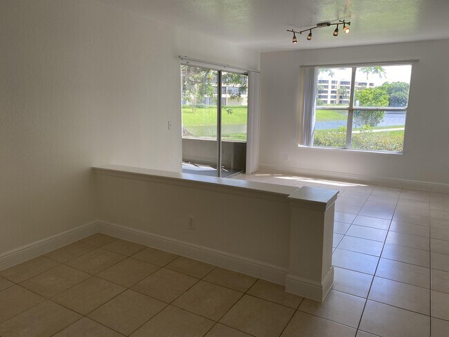 Foto del edificio - 1725 Palm Cove Blvd