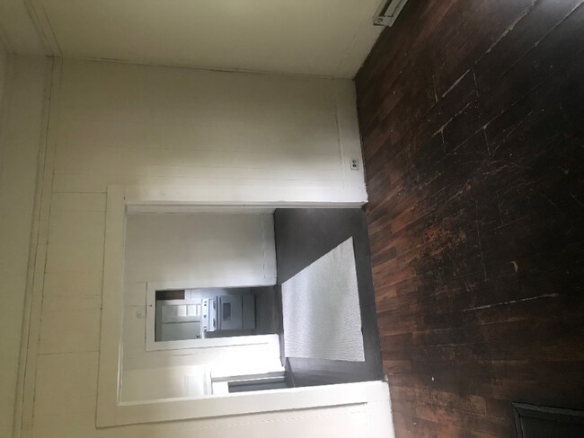 Foto del edificio - 117 E McNeely Ave