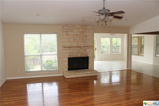 Building Photo - 1403 Tanglewood Dr