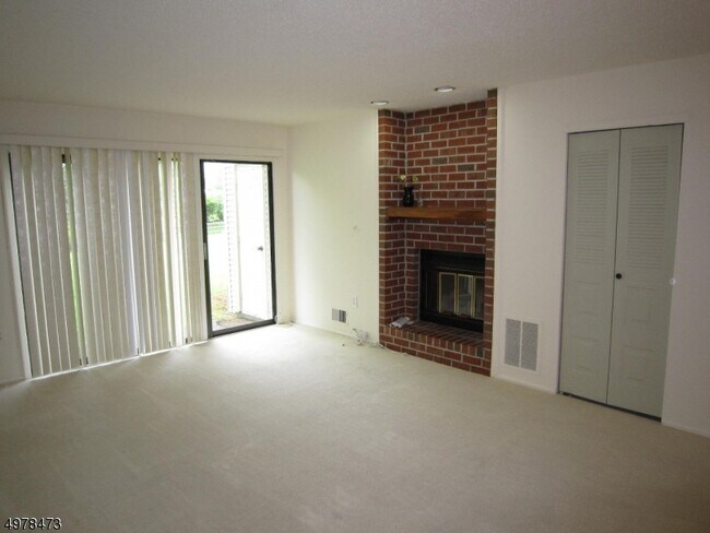 Building Photo - 49 Woodward Ln