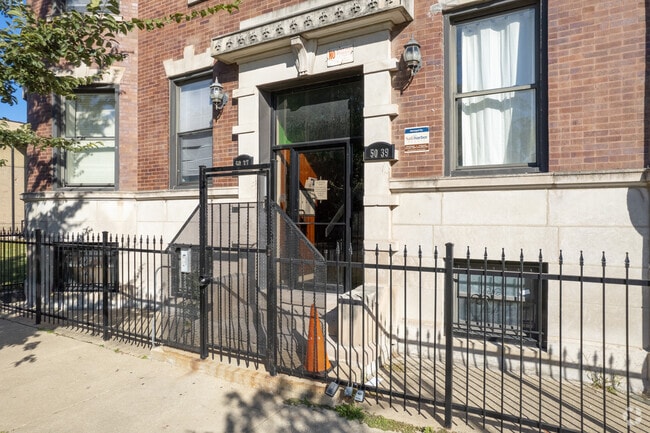 Entrance - 5037 S Prairie Ave