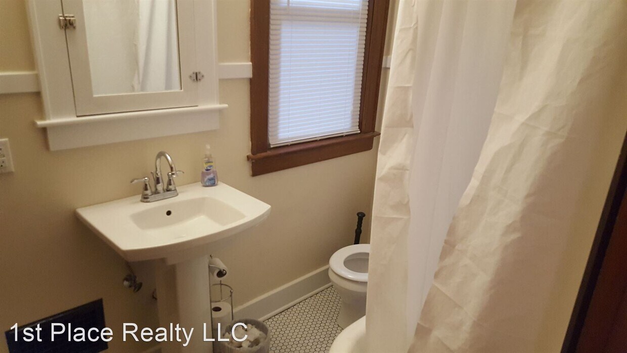 Foto principal - 247 Clinton Heights Ave