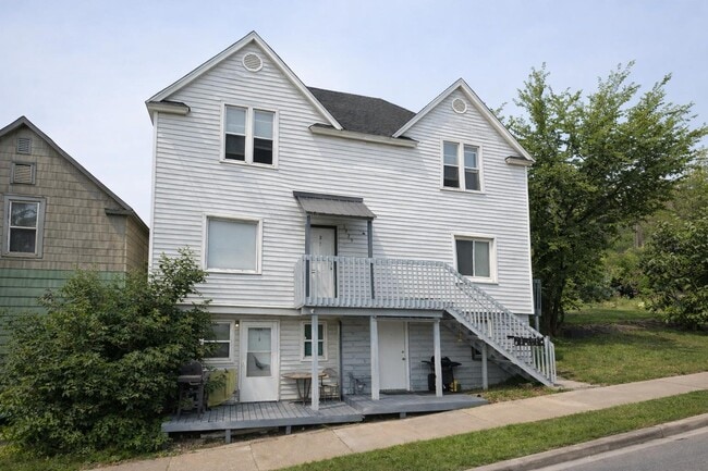 Building Photo - 1725 W 1st St