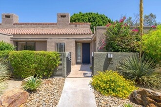 Building Photo - 522 Desert W Dr