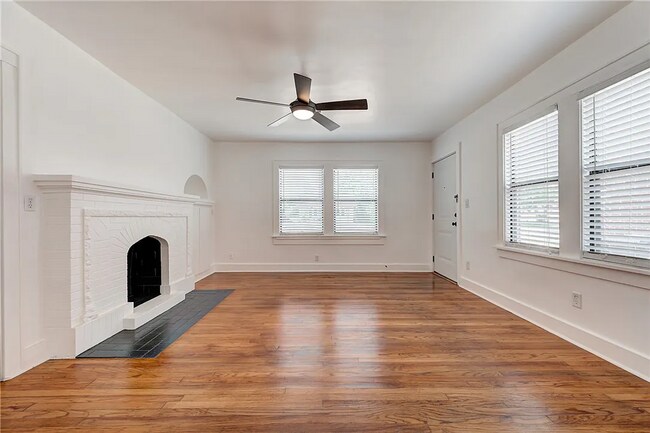 Building Photo - * * * $1,000 Move-in Special * * * Historic Charm Meets Modern Comfort Near The Plaza! * * * $1,0...