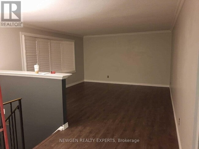 Building Photo - 264 Laurentian Dr