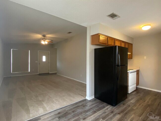 Foto del edificio - 504 Ashwood Ln