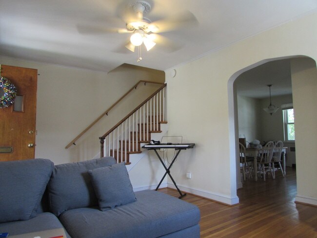 Foto del edificio - 211 Farragut St NW
