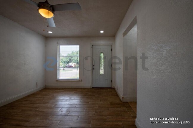 Building Photo - 626 Wren Ave