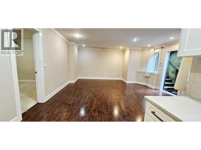 Photo du bâtiment - Lower/ Basement-888 CANYON BOULEVARD