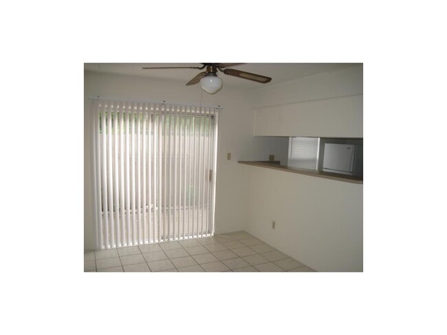 Building Photo - 410 Park Ln
