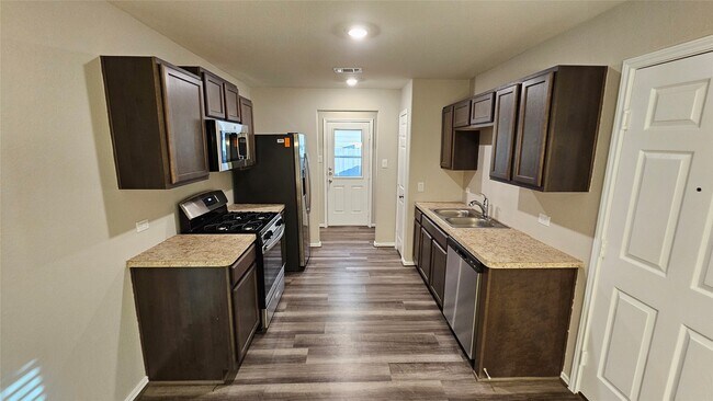 Foto del edificio - 8131 Blooming Meadow Ln