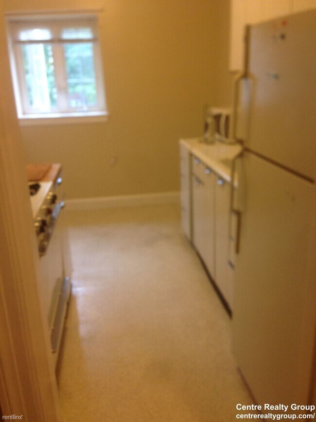 Building Photo - 1 br, 1 bath  - 549 Centre St