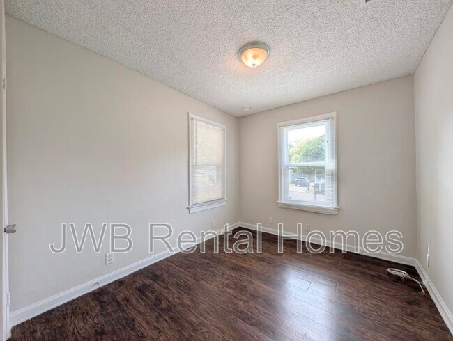 Foto del edificio - 217 E 48th St