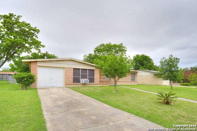 Building Photo - 3 Bedroom/2 Bath Terrell Hills Subdivision