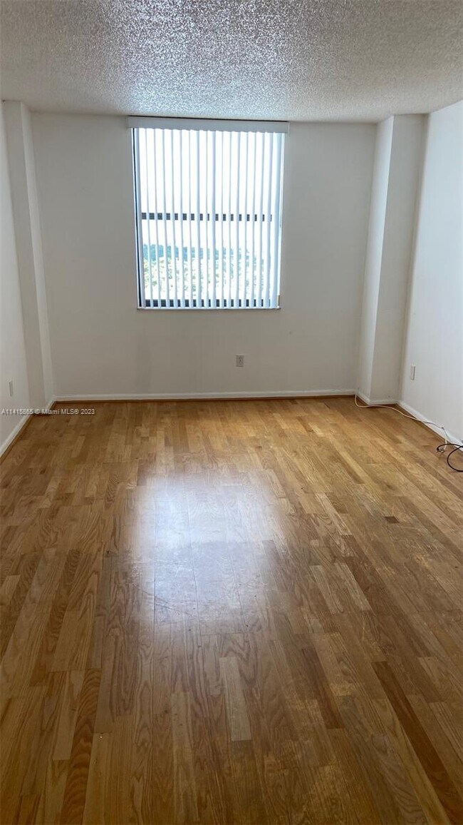 Foto del edificio - 1470 NE 123rd St