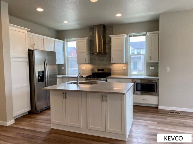 Foto del edificio - Spectacular New Construction!